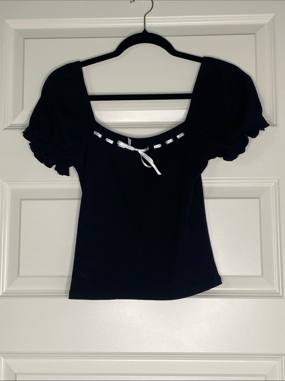 Feminine Black Puff Sleeve Square Neck Crop Top with Ribbon Accent - Picture 1 of 4